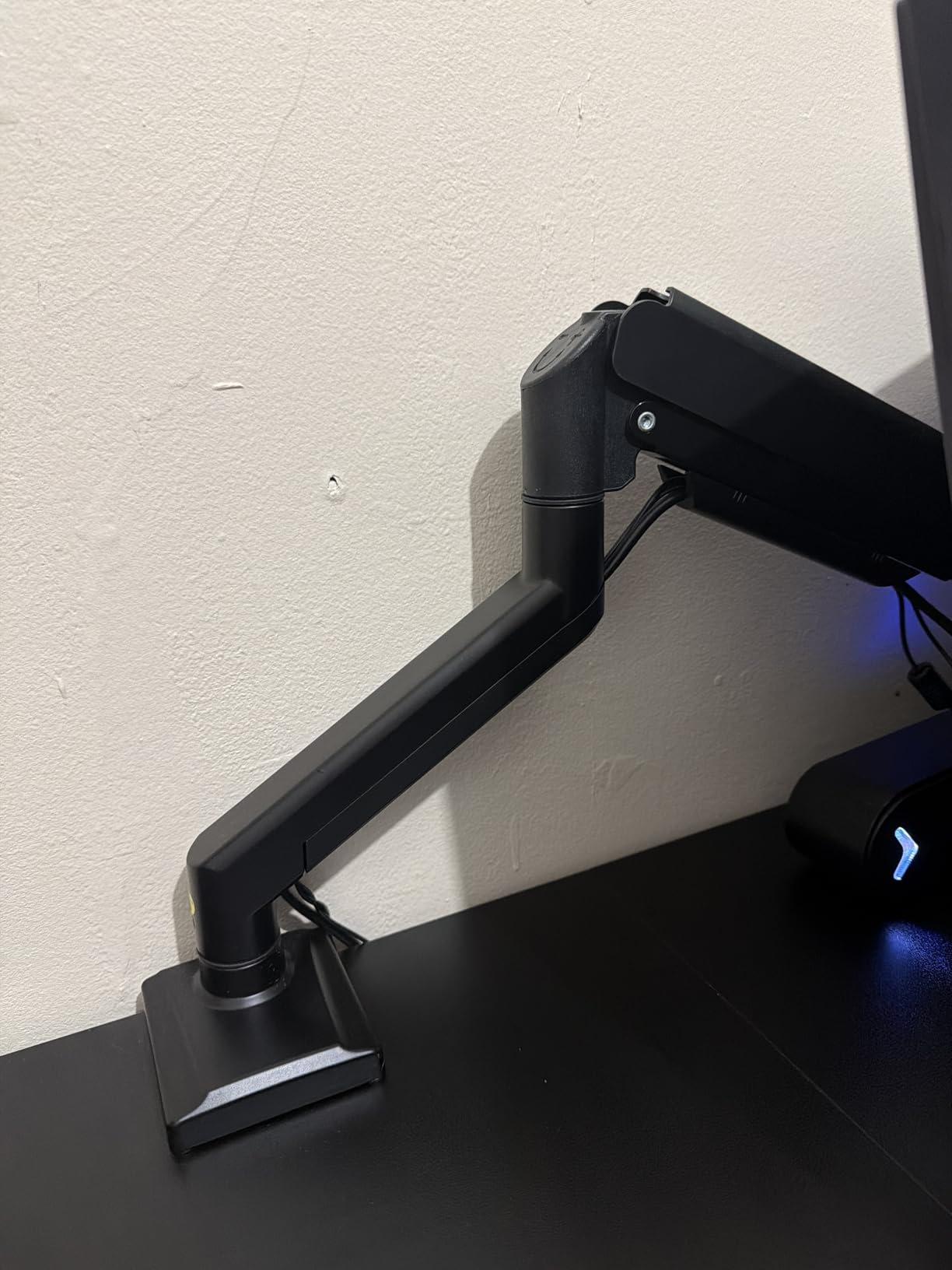 WALI Triple Monitor Mount for 13-32 inch Screens, Full Adjustable 3 Monitors Desk Mount with Clamp & Grommet Base, Gas Spring Monitor Arm, up to 19.8lbs Each, VESA 75x75 100x100 mm (GSDM003XL), Black customer photo 1