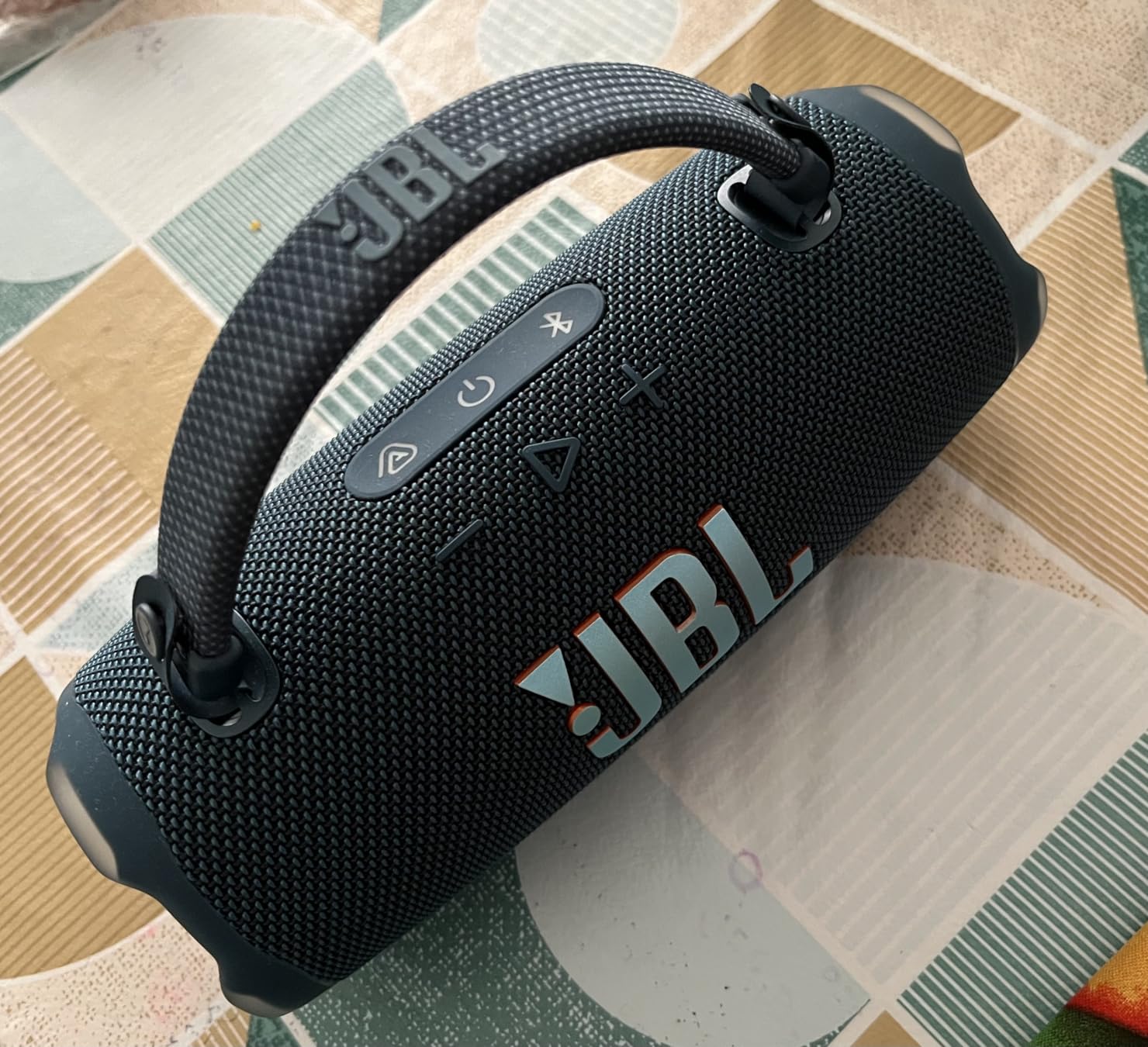JBL Charge 6 - Portable Waterproof & Drop-Proof Bluetooth Speaker, Bold JBL Pro Sound with AI Sound Boost, 28Hrs of Playtime, Built-in powerbank & Comes with a Sturdy/Removable Carrying Strap (Blue) customer photo 1