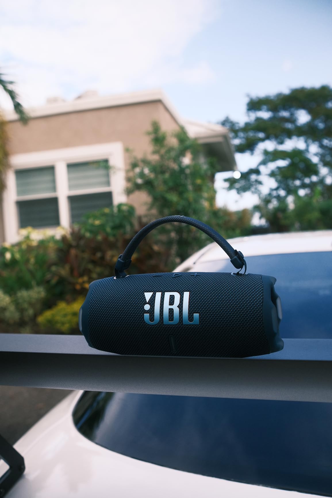 JBL Charge 6 - Portable Waterproof & Drop-Proof Bluetooth Speaker, Bold JBL Pro Sound with AI Sound Boost, 28Hrs of Playtime, Built-in powerbank & Comes with a Sturdy/Removable Carrying Strap (Blue) customer photo 2