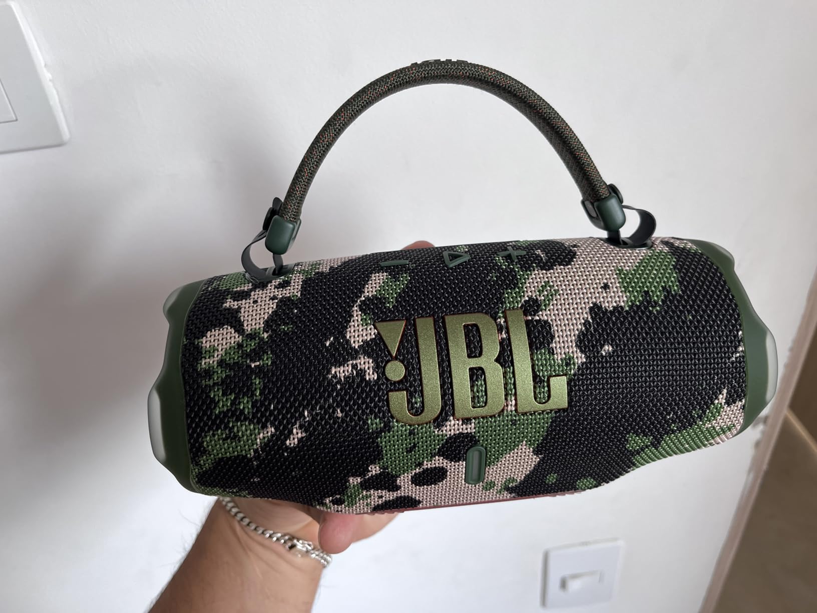 JBL Charge 6 - Portable Waterproof & Drop-Proof Bluetooth Speaker, Bold JBL Pro Sound with AI Sound Boost, 28Hrs of Playtime, Built-in powerbank & Comes with a Sturdy/Removable Carrying Strap (Squad) customer photo 2