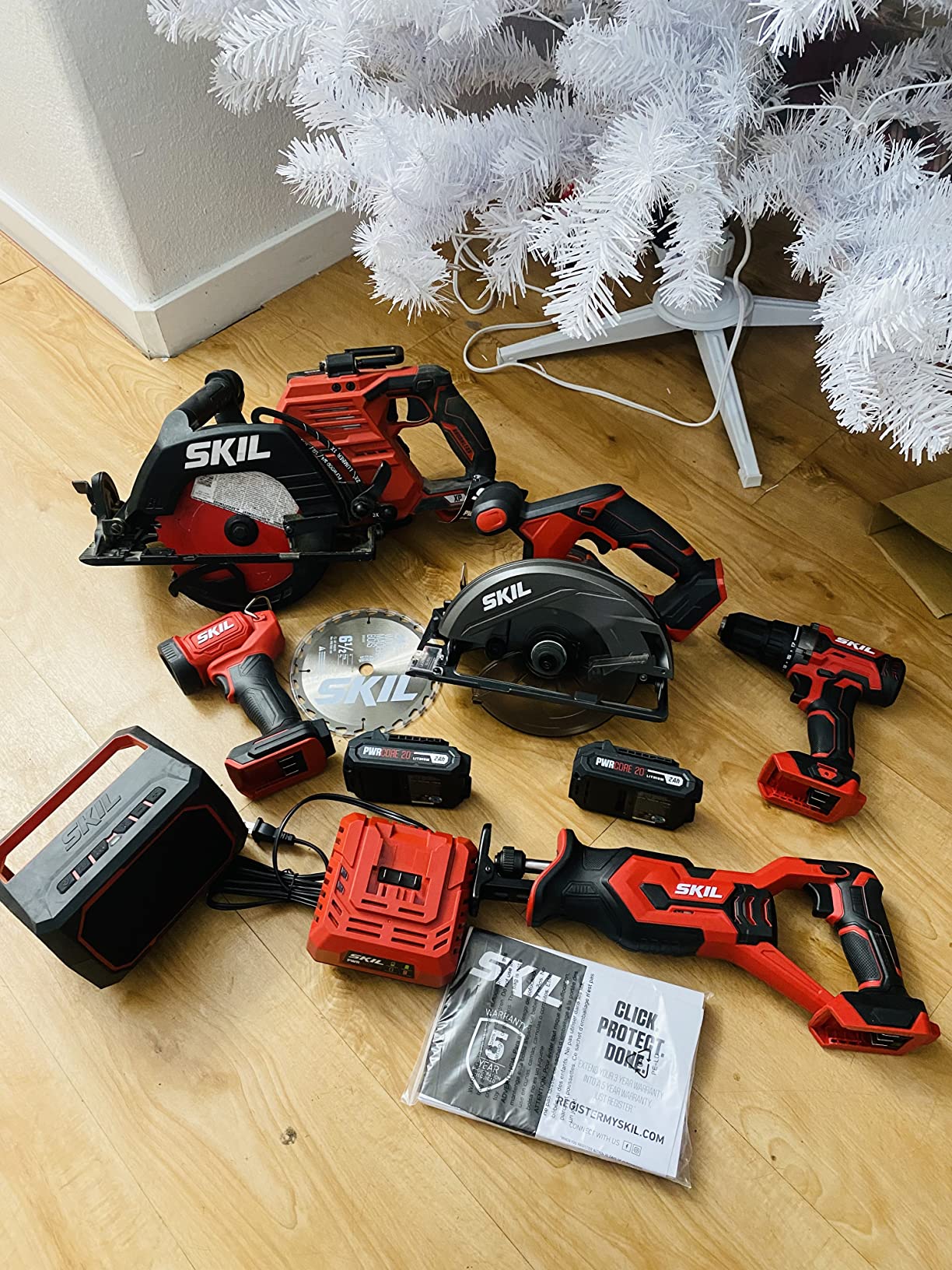 SKIL PWR CORE 20V Brushless 9-Tool Power Tool Combo Kit Including 2 Batteries, Charger, and Rolling Tool Box (CB8009B-20) customer photo 2