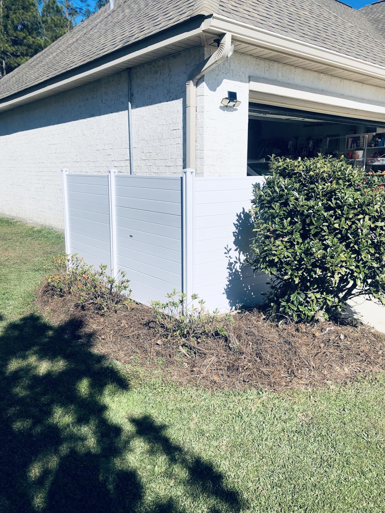 VEVOR Outdoor Privacy Screen, 50in H x 50in W Air Conditioner Fence, 3-Panel Pool Equipment Enclosure, Horizontal PVC Privacy Fence with 27.5 in Ground Stakes, No Dig Trash Can Fence for A/C Units customer photo 2