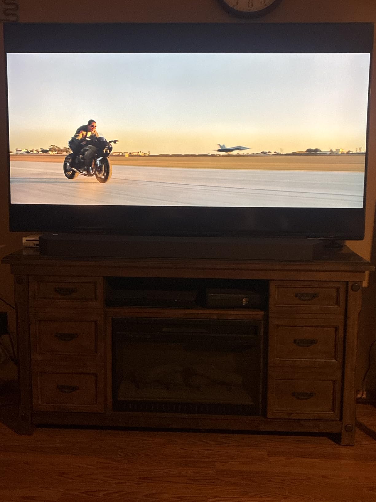 Samsung Q-Series Soundbar HW-Q600F 3.1.2ch with Wireless Subwoofer, Dolby Atmos/DTS Virtual:X, Q-Symphony, SpaceFit Sound Pro, Adaptive Sound, Game Mode Pro, Bluetooth, (2025 Model) customer photo 1