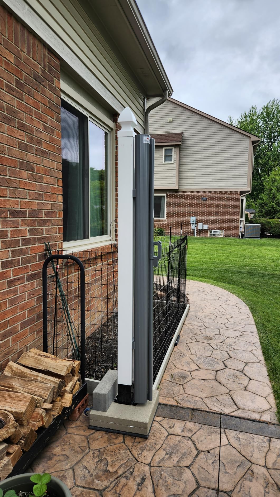 MCombo 71''x138'' Aluminum Patio Retractable Side Awning, Fully Assembled Waterproof Sunshade Privacy Screen for Garden, Balcony and Pools, Dark Grey customer photo 2