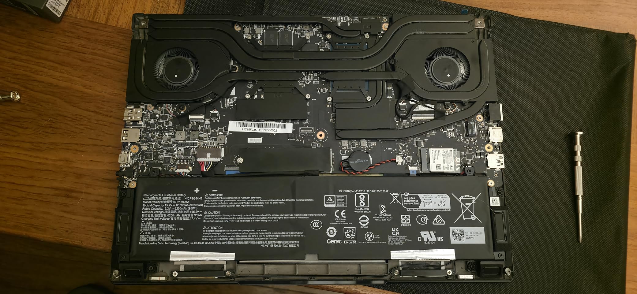 MSI Stealth A16 AI+ 16
