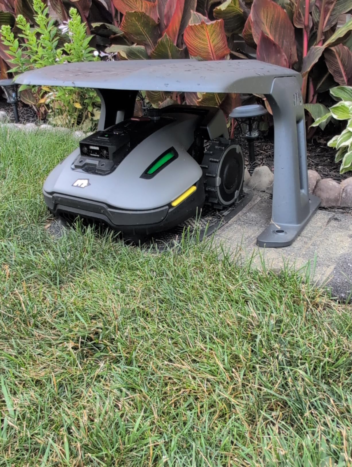 Mammotion YUKA Mini 700H Robot Lawn Mower, Reception 0.17 Acre, Max.0.35 Acre, Ultrasense AI Vision+ RTK Positioning, Auto Mapping, App Control, 50% Slope, Cutting Height 2''~3.5'', 15 Mowing Zones customer photo 1
