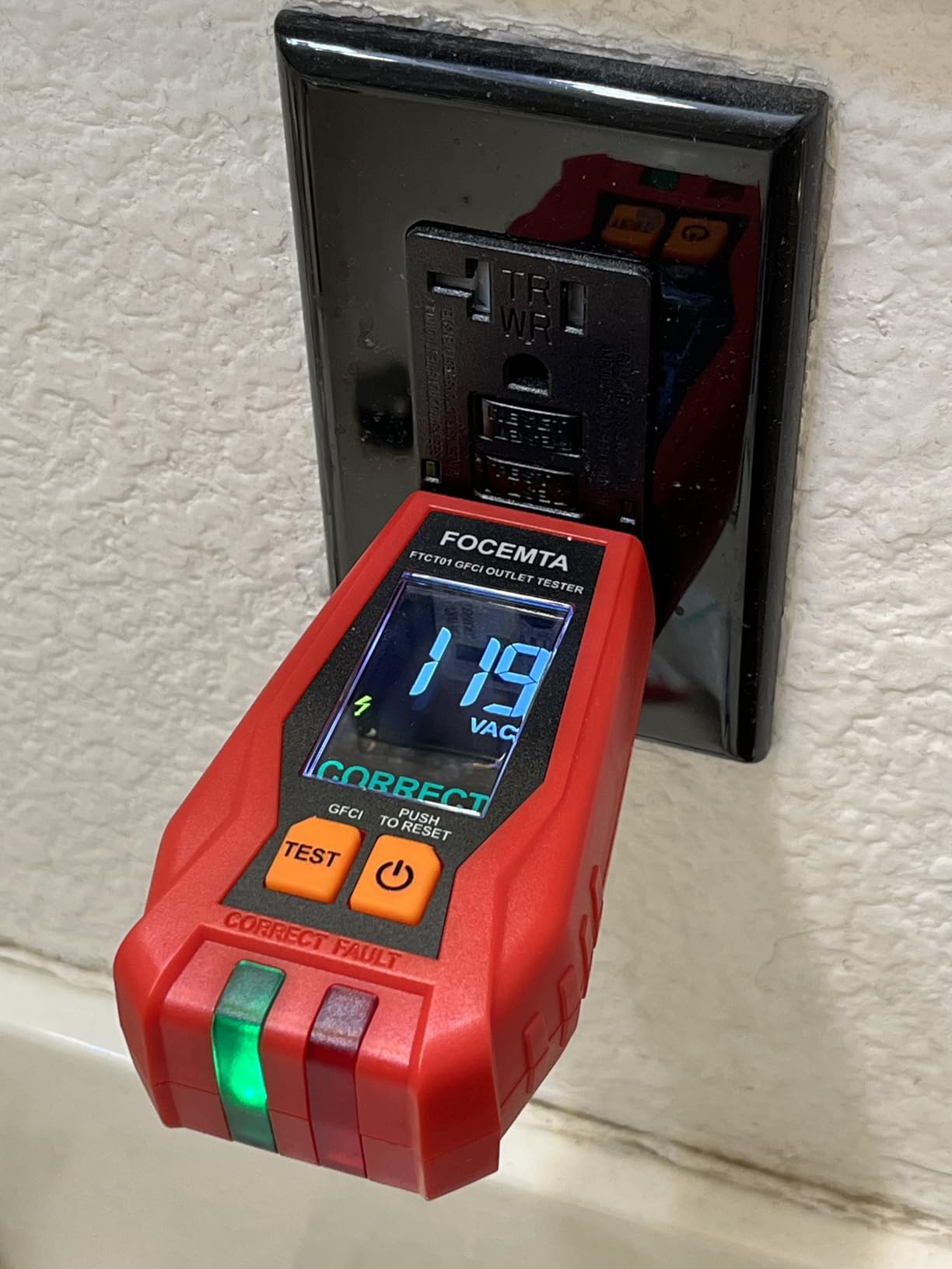 Circuit Breaker Finder & GFCI Outlet Tester with Digital LCD Display, 90-135V Electrical Circuit Tracer Tool for Electricians/DIY - Lightweight (Includes Batteries & Carrying Case) customer photo 1