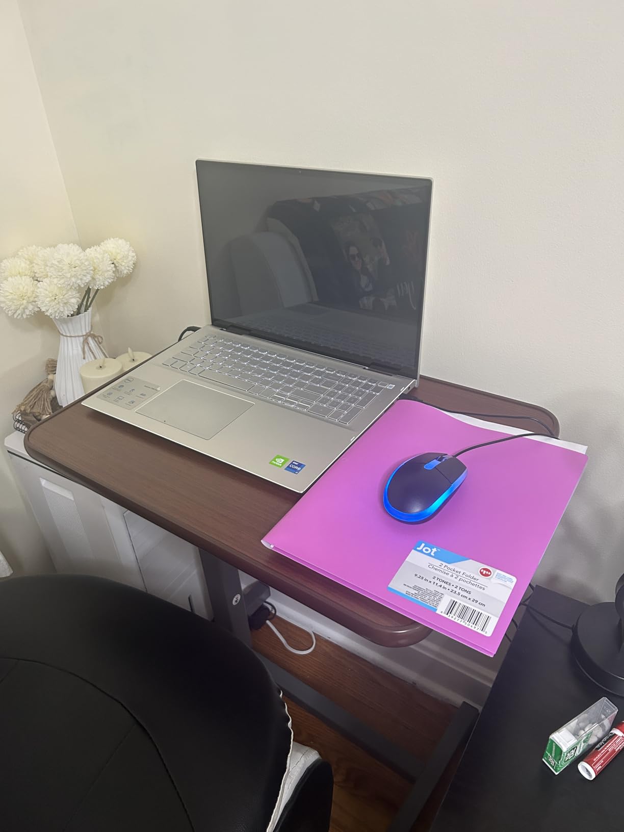 WOTURE Adjustable Overbed Table with Wheels, Bedside Rolling Table, Pneumatic Height Adjustment, Hospital Bed Table on Wheels, Standing Desk, Bedridden & Mobility Needs, Walnut customer photo 1