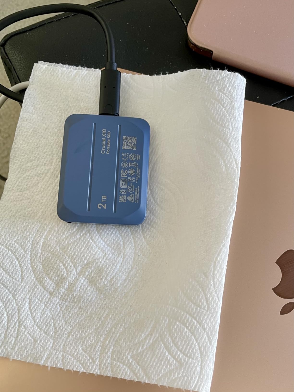 Crucial X10 4TB Portable SSD, Up to 2,100MB/s, USB 3.2 USB-C, External Solid State Drive, Compatible with Windows, Mac & Android, Durable Storage for Games, Photos & Files, Blue - CT4000X10SSD9-02 customer photo 2