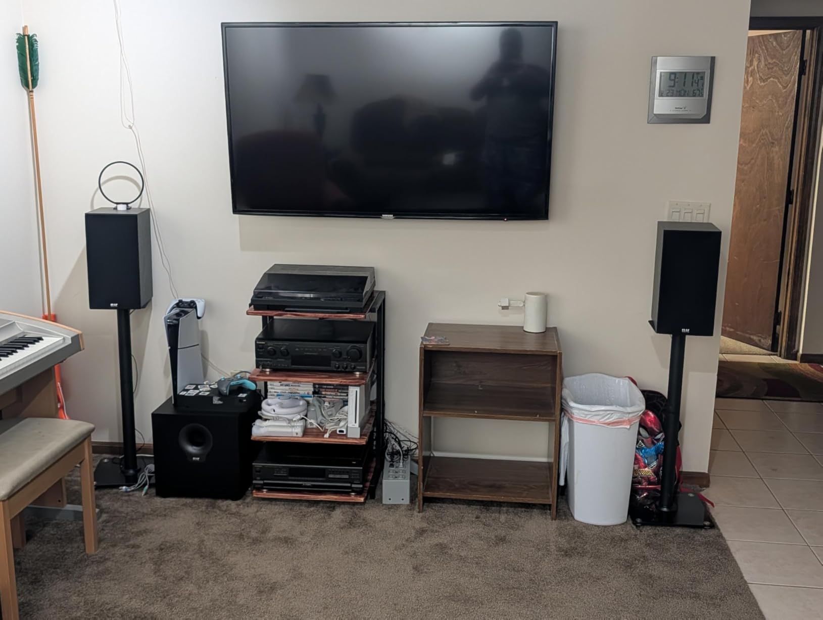 Speaker Stands Pair for Surround Sound,55 LBS Capacity,30.1 inch Floor Bookshlef Speaker Stands,Cable Management,Large Base,1 Pair,Black customer photo 2