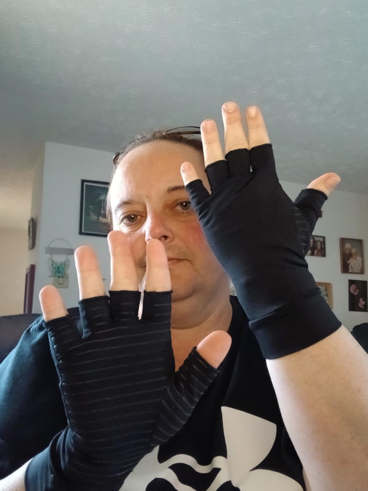 Copper Compression Gloves: Fingerless Arthritis Pain Relief for Carpal Tunnel, Rheumatoid & Tendonitis - Men & Women customer photo 1