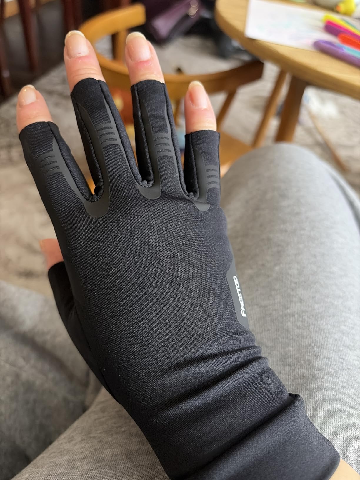 FREETOO All-Around Compression Arthritis Gloves for Women for Pain, Carpal Tunnel Relief Gloves for Men, Hand Compression Gloves for Crocheting, Rheumatoid Arthritis. Fit Palm 7.3'-8.3' Black M customer photo 1