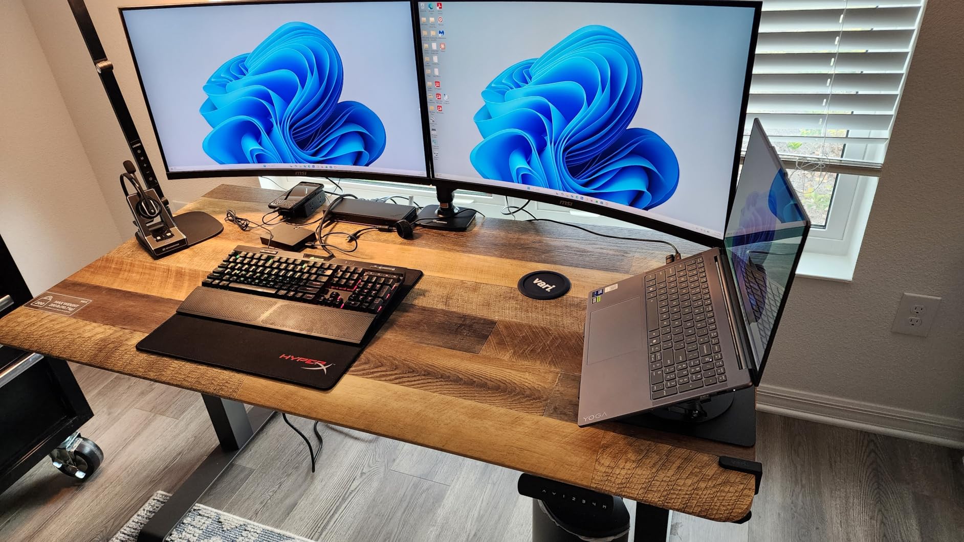 Vari ComfortEdge 40x26 Inch Adjustable Standing Desk - Small Electric Sit Stand VariDesk for Apartment, Bedroom, or Home Office + Beveled Edge, Tool-Free Assembly (Reclaimed Wood) customer photo 2