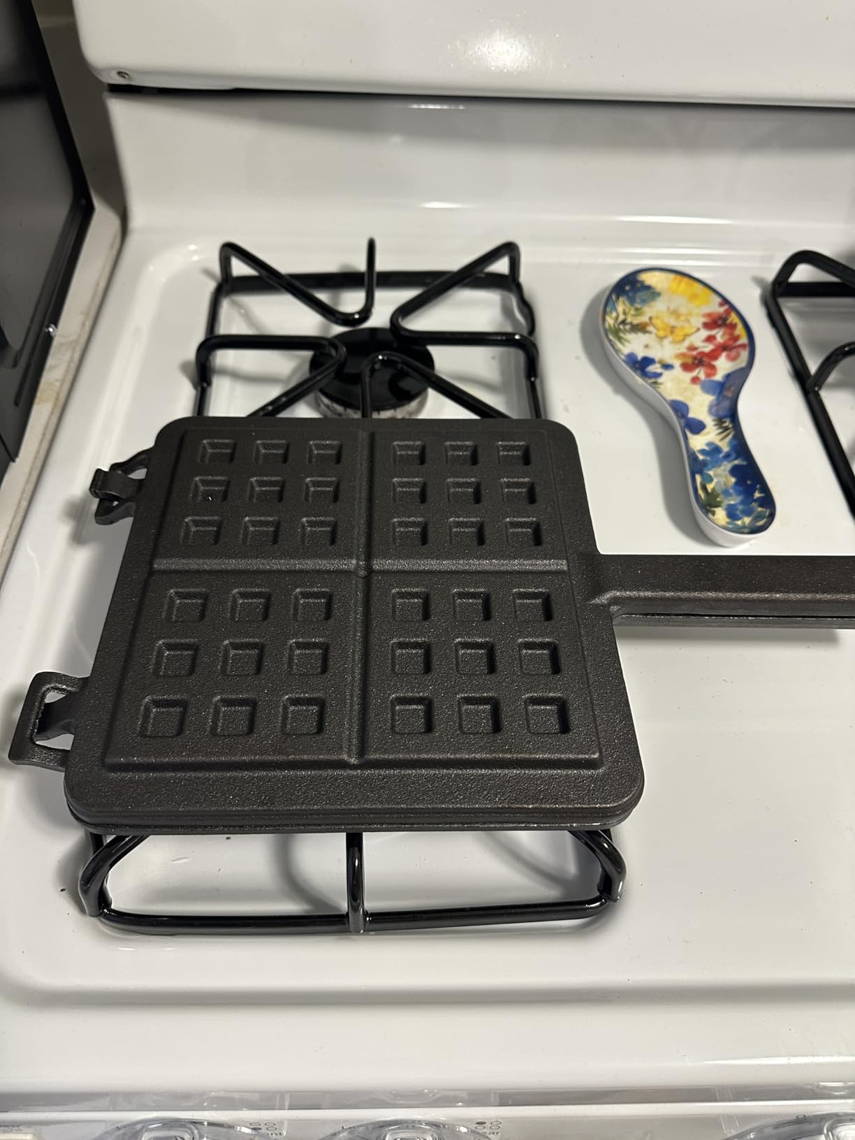Sircles Cast Iron Waffle Maker - Makes 4 Square Belgian Waffles - Non Electric - Heavy Duty - Belgian Waffle Maker - 8.5 inch Square Waffles - E-book recipes customer photo 2