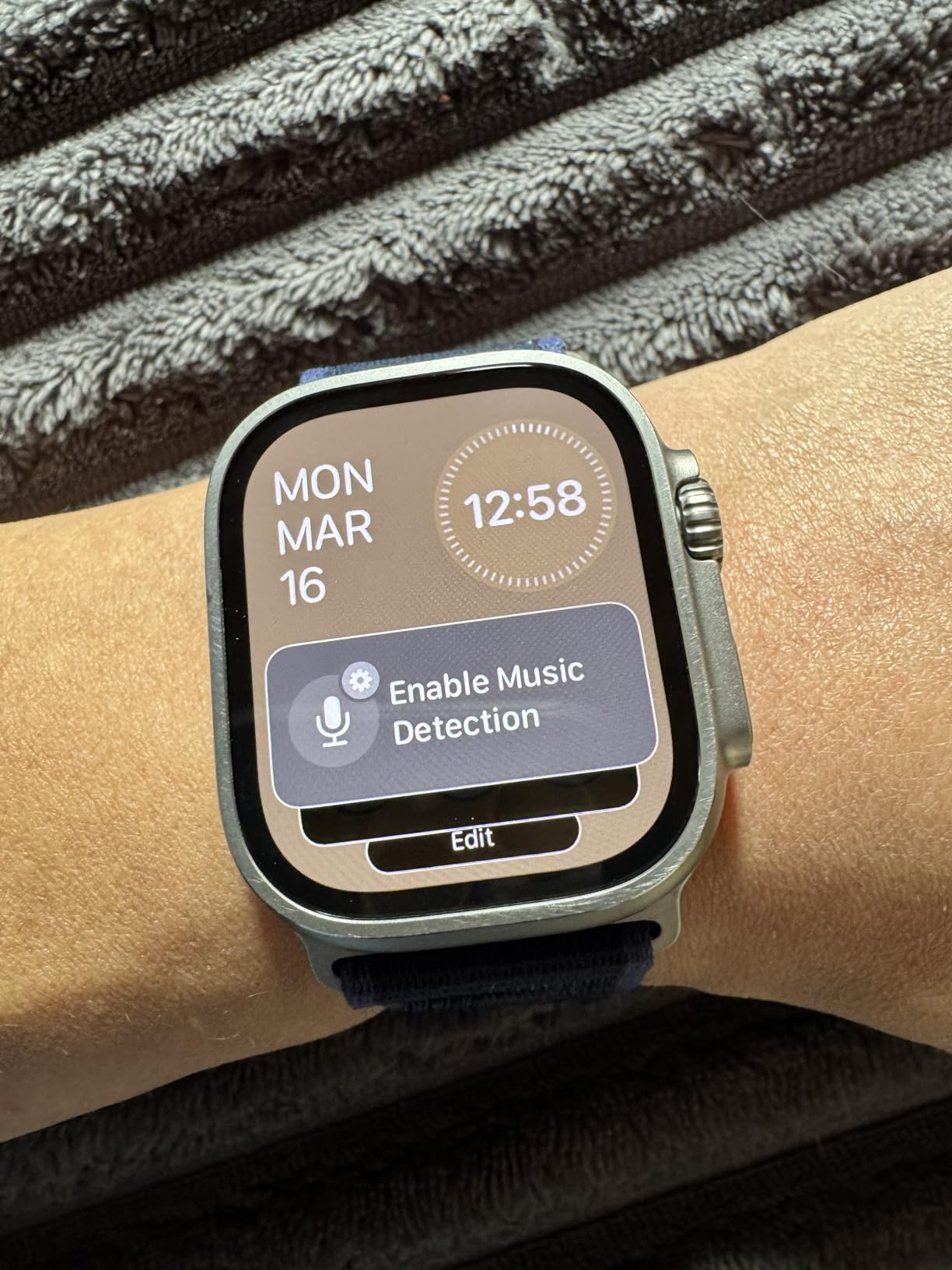 Apple Watch Ultra 2 [GPS + Cellular 49mm] Black Titanium Case with Black Titanium Milanese Loop, Medium (Renewed) customer photo 2