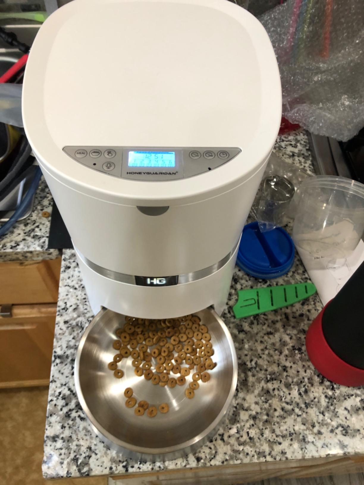 HoneyGuaridan Automatic Cat Feeder for Two Cats, 5G WiFi Smart Feed Pet Feeder with Stainless Steel Bowl,APP Control Dispenser, Dual Power Supply,Desiccant Bag,10s Meal Call customer photo 2