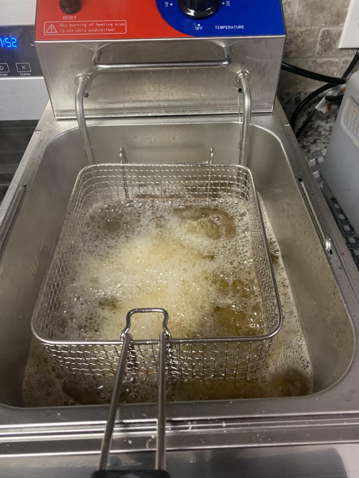 Commercial Deep Fryer - 12 L Electric Deep Fryer with 6 L Basket, Commercial Deep Fryer with Basket, Stainless Steel Countertop Deep Fryer w/Adjustable Temperature and Restaurant Use customer photo 1