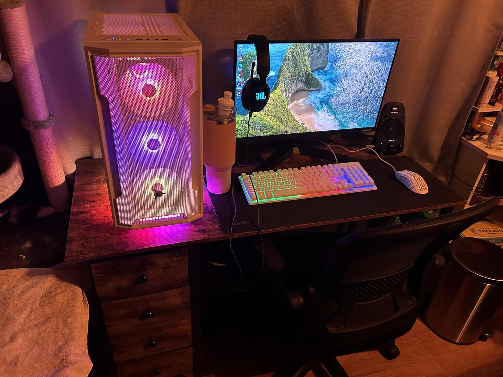 Skytech Archangel Desktop PC, Ryzen 7 5700 3.7 GHz (4.6GHz), AMD RX 9060XT 8GB, 1TB NVMe SSD, 32GB DDR4 RAM 3200, 650W Gold PSU, Wi-Fi, Win 11 customer photo 1
