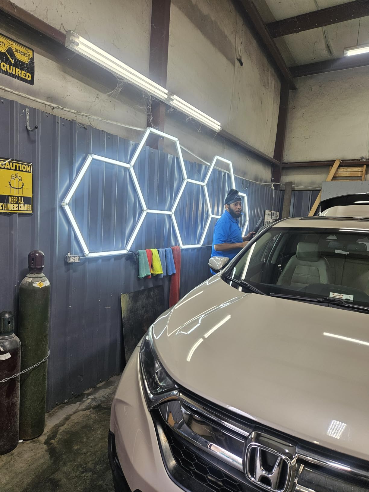 Hexagon Garage Lights 240W 26400LM - 25 Pack Super Bright LED Honeycomb Ceiling Lights for Garage, Workshop, Gym, Car Detailing, Barber & Auto Shops customer photo 1