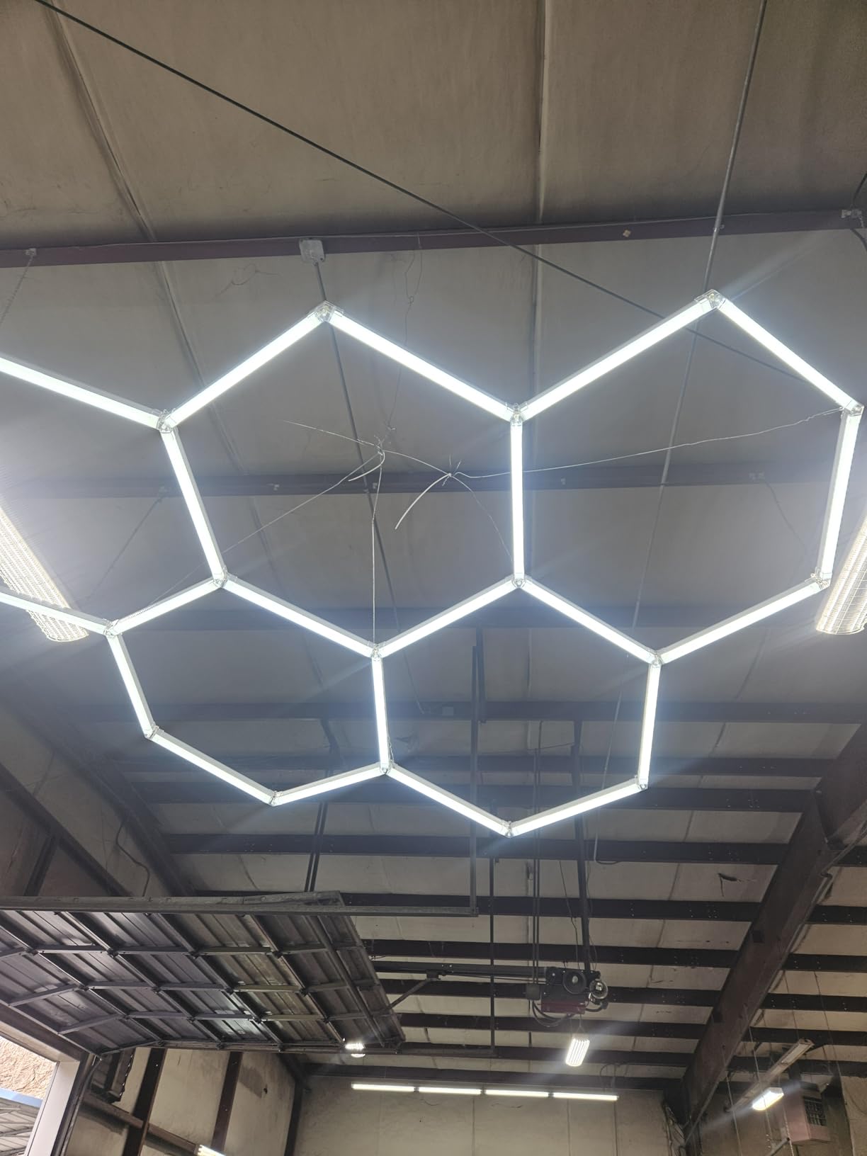 Hexagon Garage Lights 240W 26400LM - 25 Pack Super Bright LED Honeycomb Ceiling Lights for Garage, Workshop, Gym, Car Detailing, Barber & Auto Shops customer photo 2