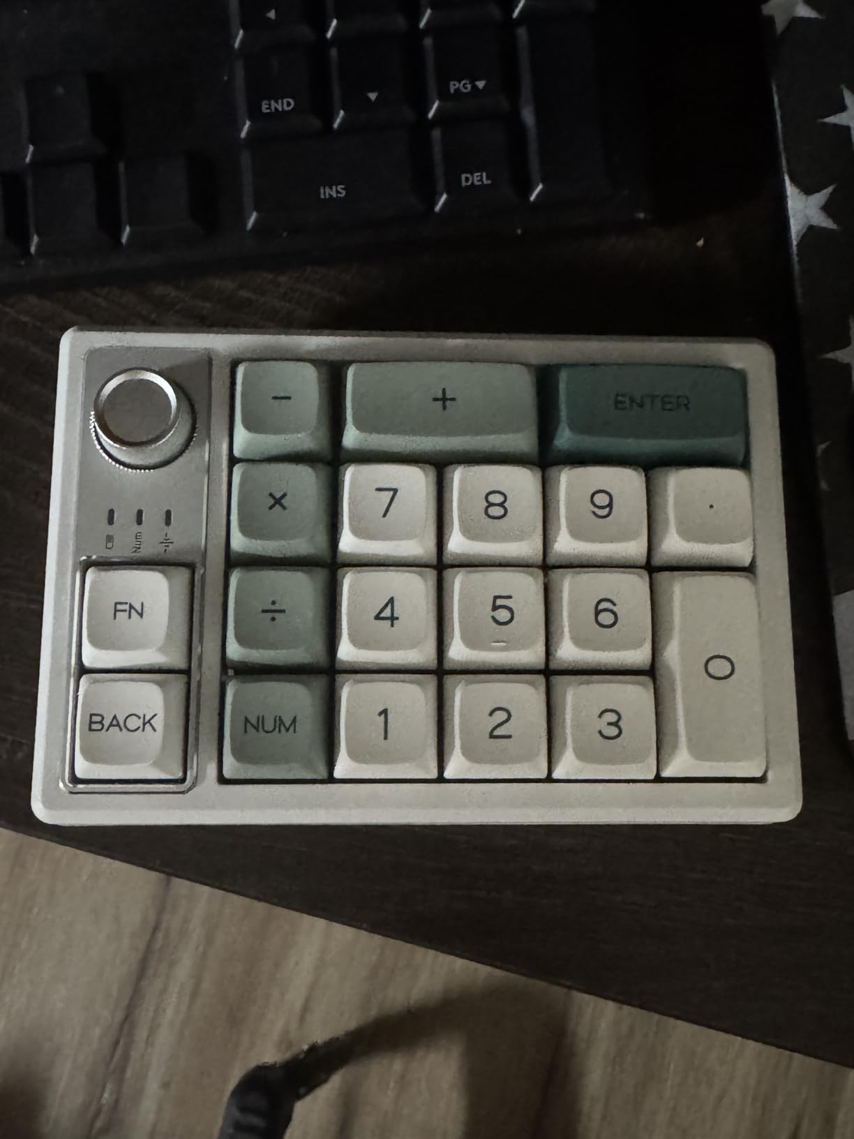 Wireless Mechanical Numpad Barebones Kit, Gasket Programmable Macro Numeric Keyboard DIY, 19-Key Custom Number Pad with Metal Volume Knob, Hot Swappable, RGB Backlit, NKRO for Win/Mac, White customer photo 1