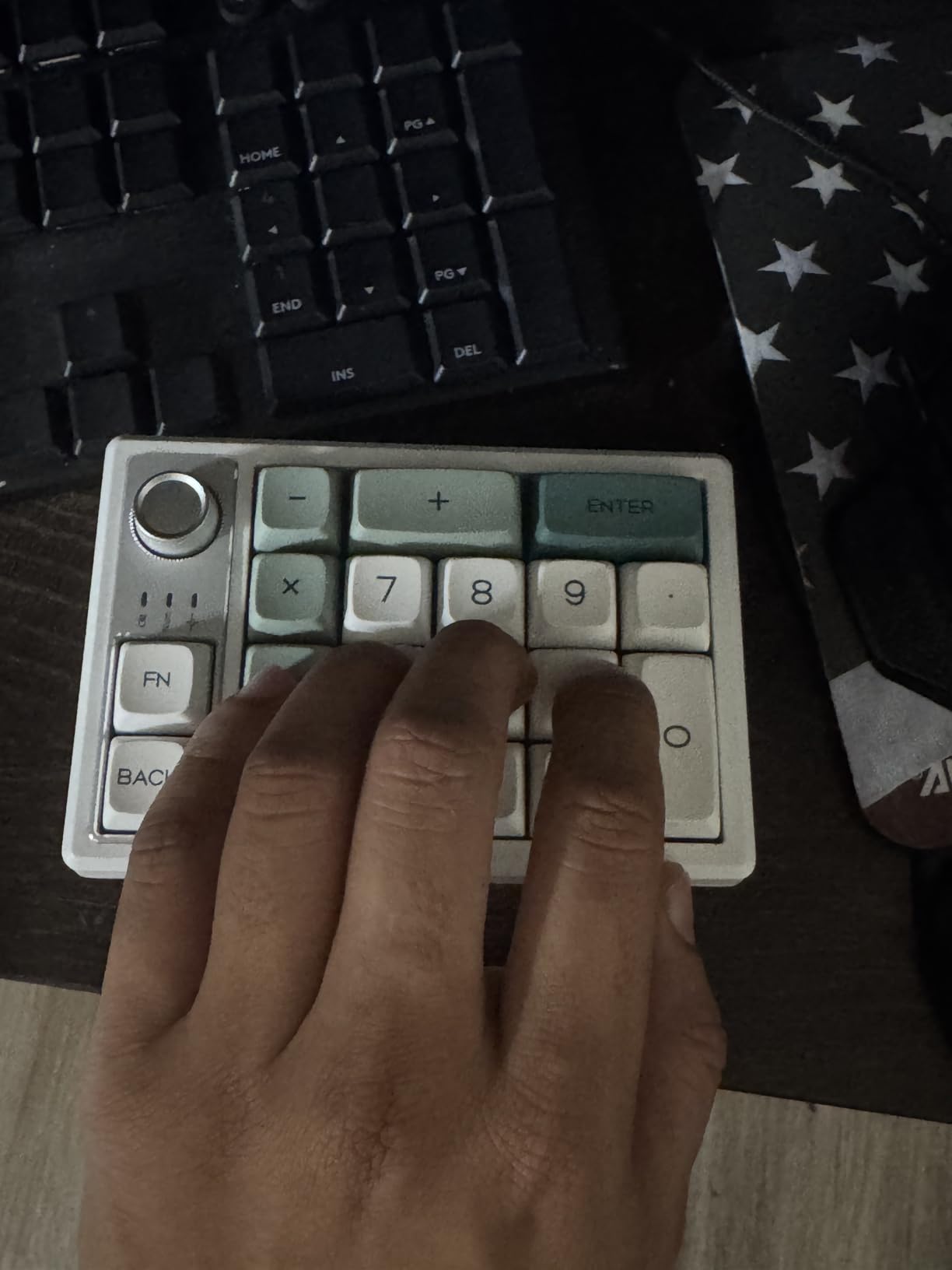 Wireless Mechanical Numpad Barebones Kit, Gasket Programmable Macro Numeric Keyboard DIY, 19-Key Custom Number Pad with Metal Volume Knob, Hot Swappable, RGB Backlit, NKRO for Win/Mac, White customer photo 2