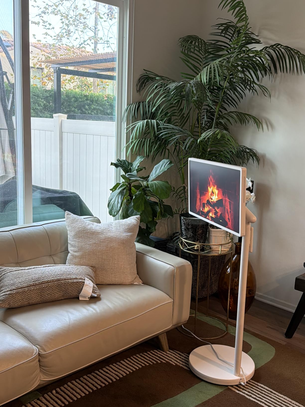 LG 27-Inch StanbyME 2 with Folio Cover, Portable Touch Screen, Dolby Vision, HDR10, Filmmaker Mode, Built-in Battery, Full Swivel Rotation (27LX6TYGA, 2025) customer photo 1