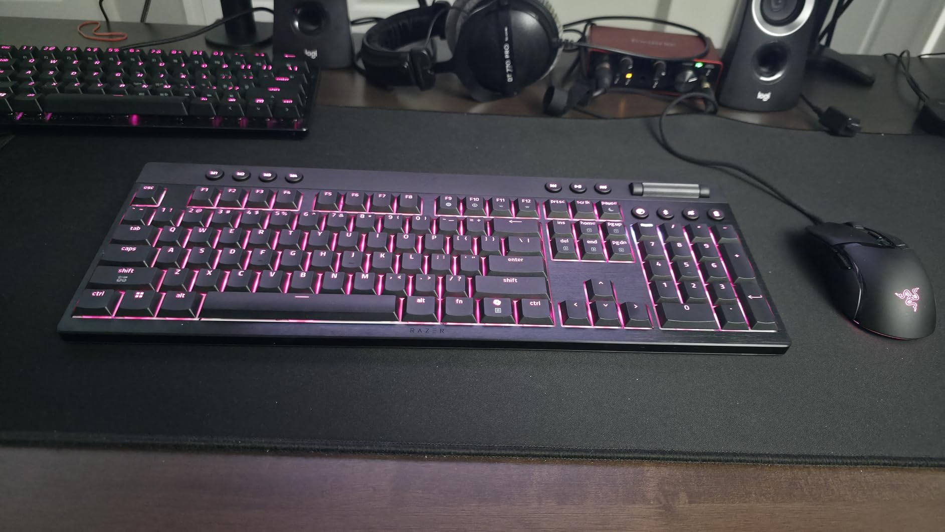 Razer BlackWidow V4 Low Profile HyperSpeed Wireless Gaming Keyboard: Yellow Mechanical Switches - 2.4GHz Wireless & Bluetooth customer photo 1