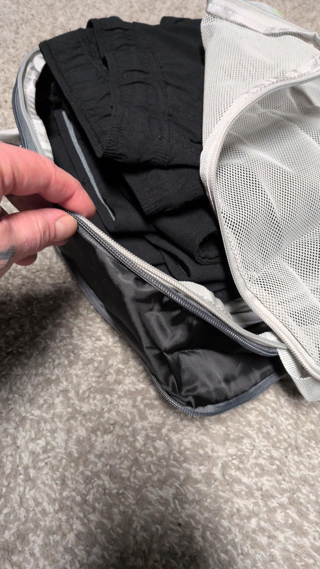 Veken 9/11 Set Compression Packing Cubes for Travel Essentials,Compressible Expandable Large Luggage Suitcase Organizer Bags for Clothing,Durable Space Saver Storage Bags with Toiletry Bags(Black) customer photo 2