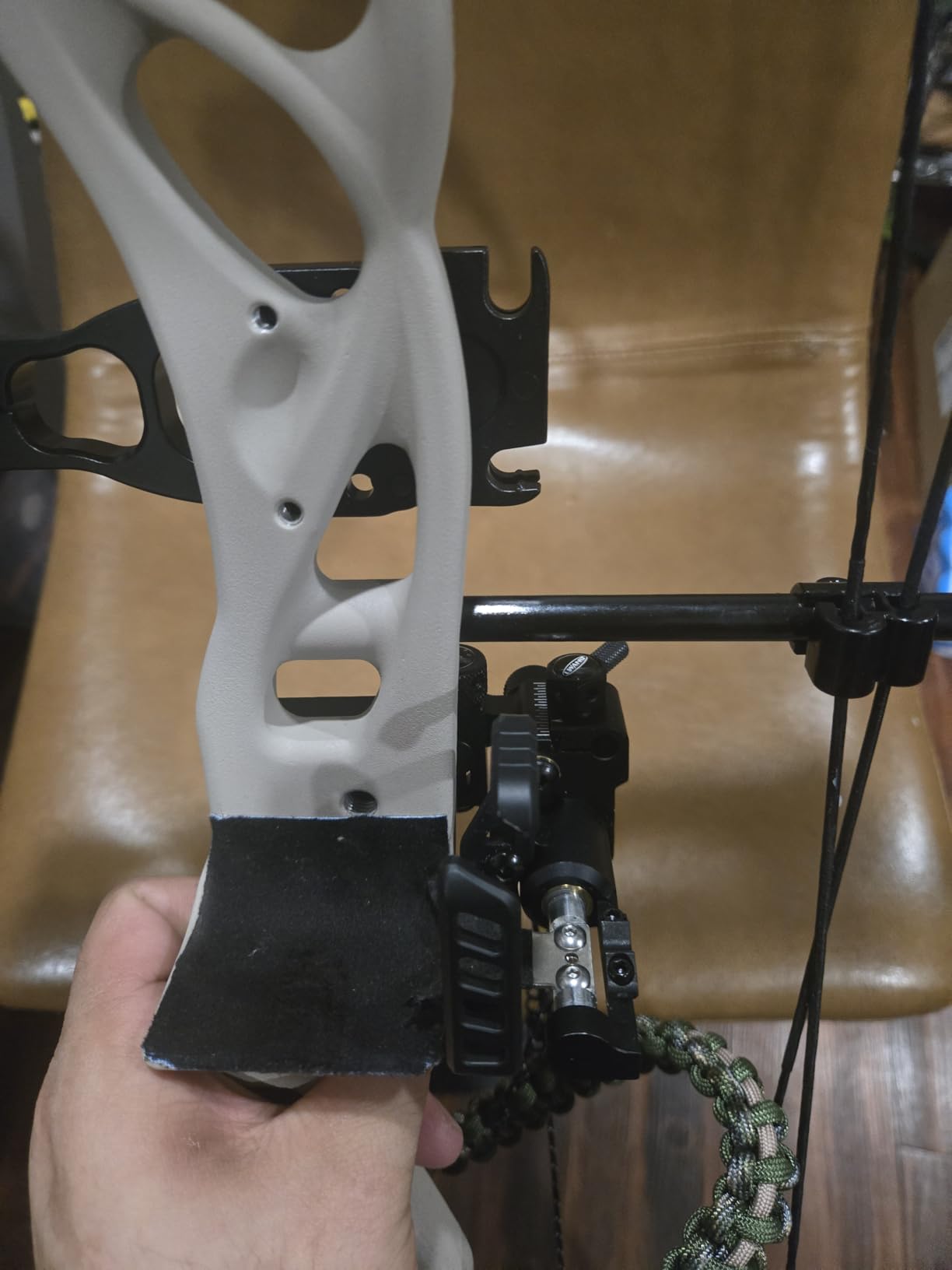 LWANO Precision Drop Away Arrow Rest for Compound Bows, Fall-Away Technology with Full Capture Containment, Fits Most Archery Hunting setups, Right-Handed customer photo 1