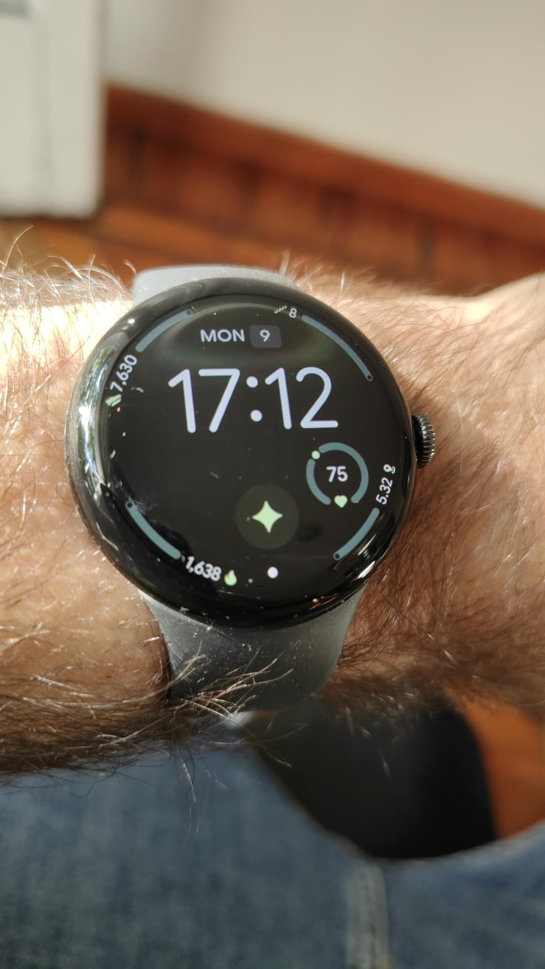 Pixel Watch 4 (41mm) - Android Smartwatch with Heart Rate and Sleep Tracking - 30-Hour Battery - Fitness Tracking - Google AI - Polished Silver Aluminum Case - Porcelain Active Band - Wi-Fi customer photo 2