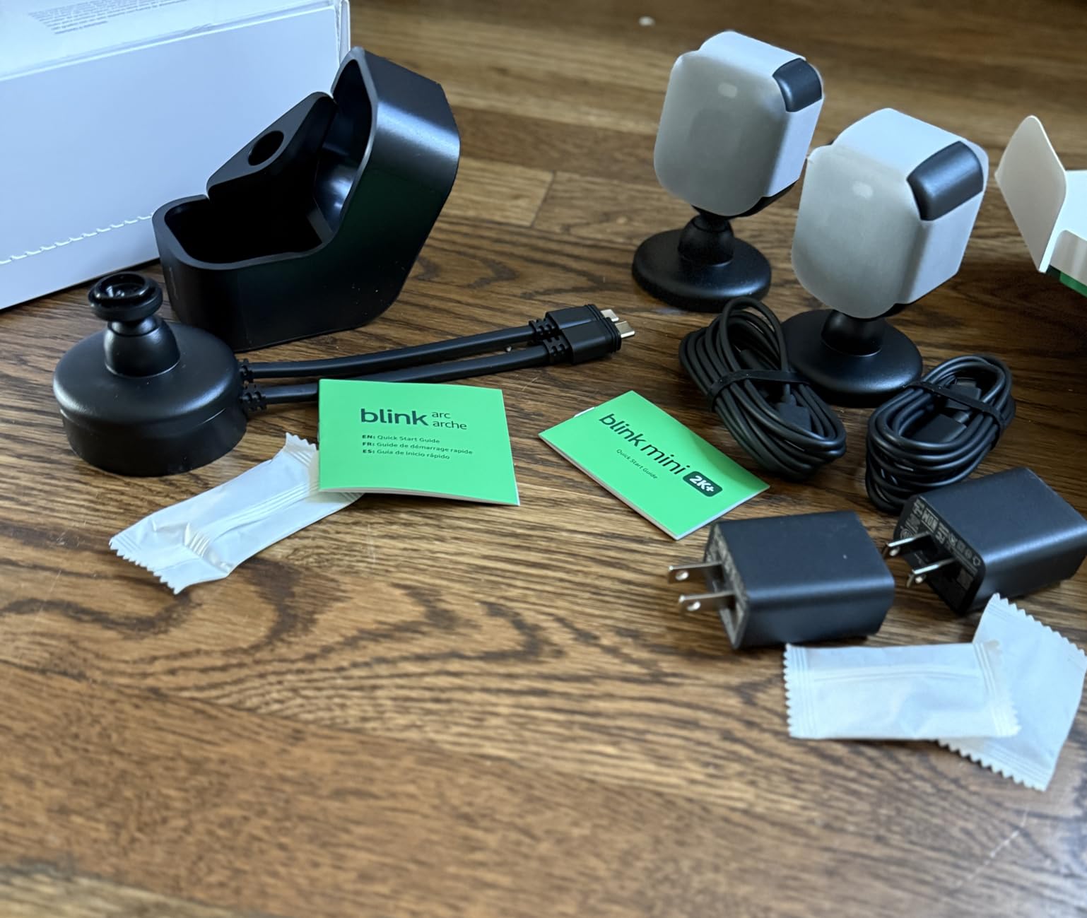 Blink Arc - Plug-in Panoramic Vision [Plus Subscription required], 180-degree coverage, Mini 2K+ dual-camera security, single power source - 2 cameras (Black) customer photo 2