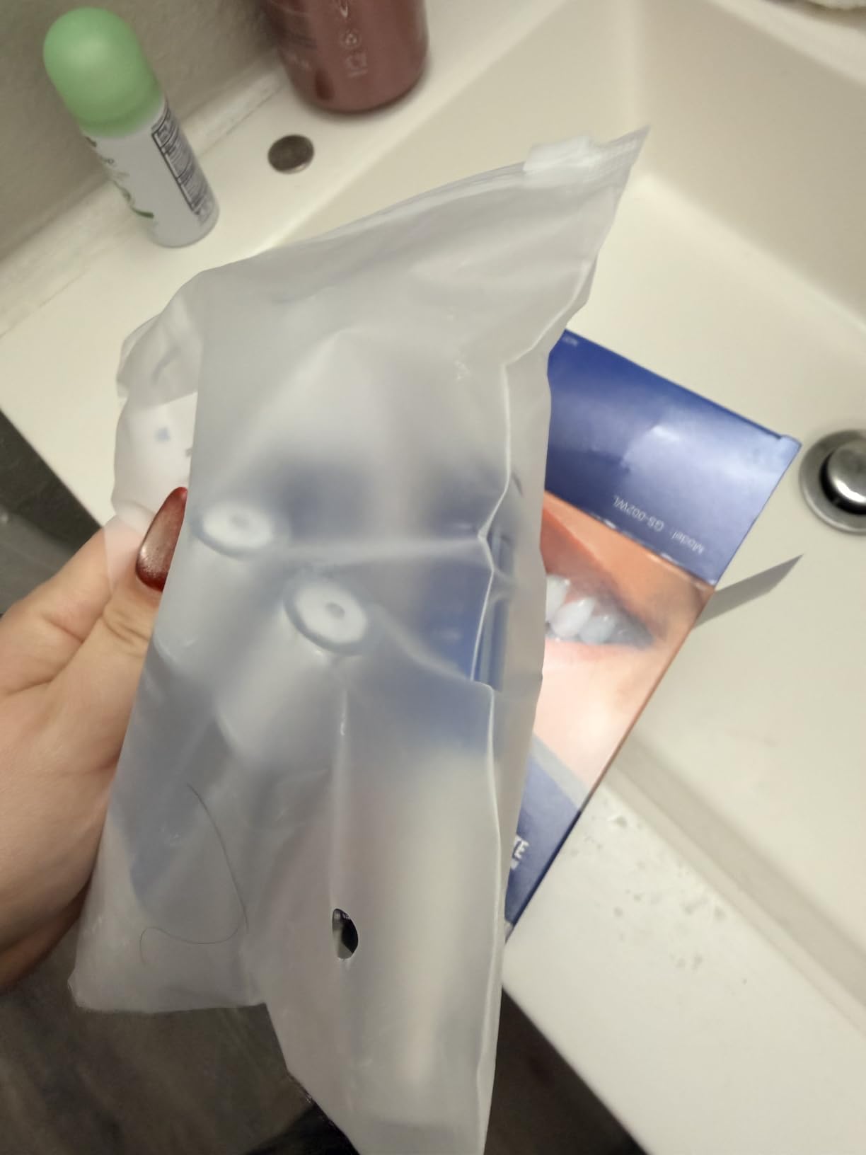 Teeth Whitening Kit - 3 Teeth Whitening Pens + 2 Desensitizing Pens - LED Light - 35% Carbamide Peroxide - Safe & Dentist-Recommended - Fast 7-Day Visible Whitening + Remineralizing Care (Spearmint) customer photo 1