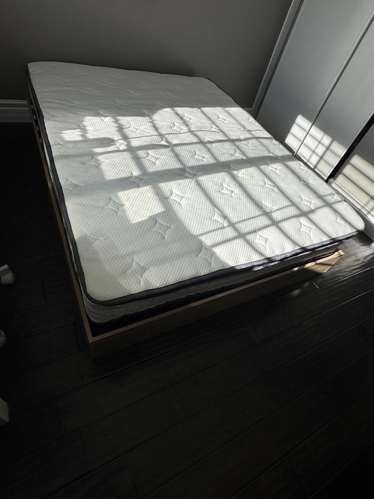 12 Inch Queen Mattress, Hybrid Mattress Queen Size Mattress in a Box with Pocketed Spring & Gel Memory Foam for Support, Pressure Relief, Reinforced Edge, CertiPUR-US Certified - Medium Firm customer photo 1