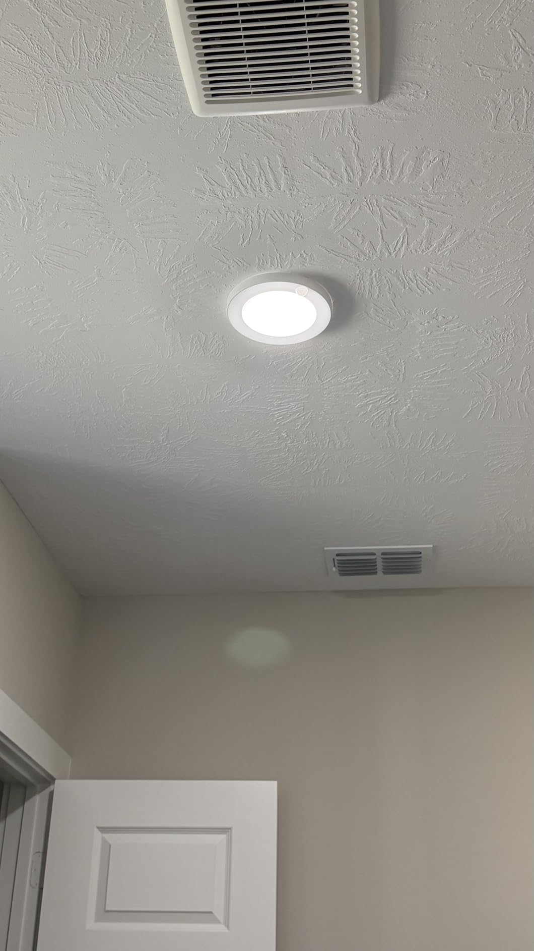 Brightever 2 Pack Motion Sensor Ceiling Light Wired, 2700K/4000K/6500K Small LED Flush Mount Light Fixture, 7 Inch 15W Selectable Motion Activated Closet Lights with Timer for Hallway, Non-Dimmable customer photo 1