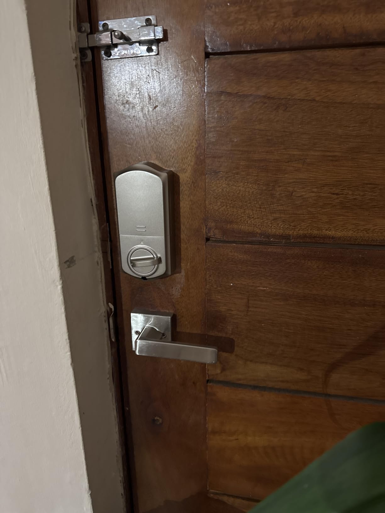 Veise VE027-L Built-in WiFi Smart Lock with Handles, Fingerprint keyless Entry Door Lock Set, App Remote & Voice Control, Electronic Deadbolt for Front Door, Touchscreen Keypad, Auto Lock, Matte Black customer photo 2