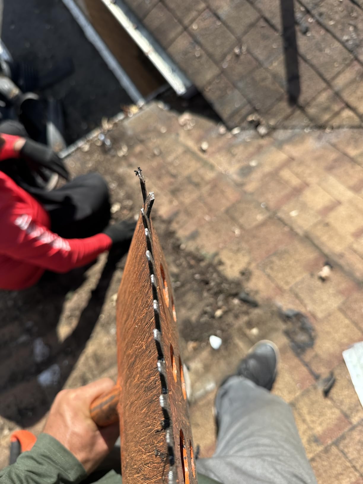VEVOR Shingle Shovel 1 Pack, D-Grip Handle Shingle Roof Ripper, High Hardness 45# Steel & Lightweight Easy Tearing Off Roofing & Nails Tool, Ideal for Commercial and Residential Use,Orange customer photo 1