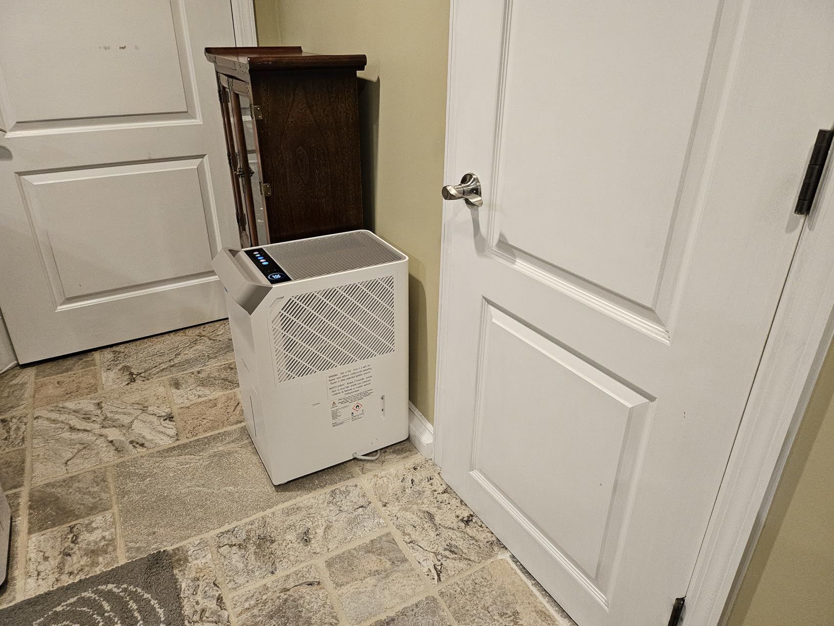 6,000 Sq.Ft Most Efficient Energy Star 2025 Dehumidifier,Vellgoo Max 140 Pint/D Smart Compressor Dehumidifier for Basement with Drain Hose, for Home,Large Rooms customer photo 2