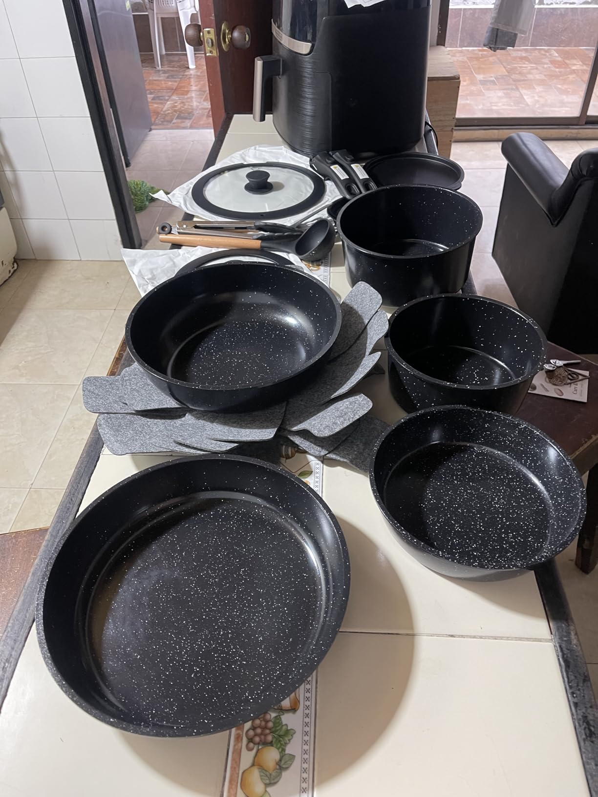 23 Pcs Pots and Pans Set Non Stick, Ceramic Cookware Set Non Toxic with Detachable Handles, Healthy Induction Cookware Oven Safe RV Kitchen Set, PFAS PFOA & PTFE Free, Cream White customer photo 1