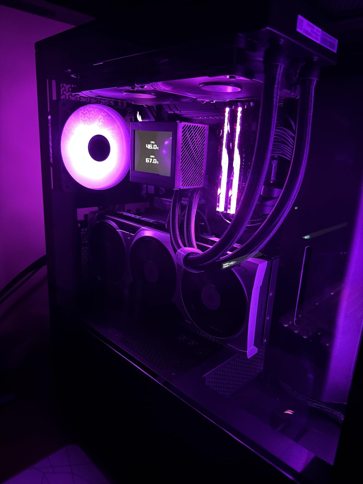 Vertical GPU Mount Bracket with PCIe 4.0 Riser Cable, 200mm x16 High Speed Extension, Dual Reverse Connector for RTX 4090/3090/RX 7900, EMI Shielded, Plug and Play for ITX/SFF Builds customer photo 2