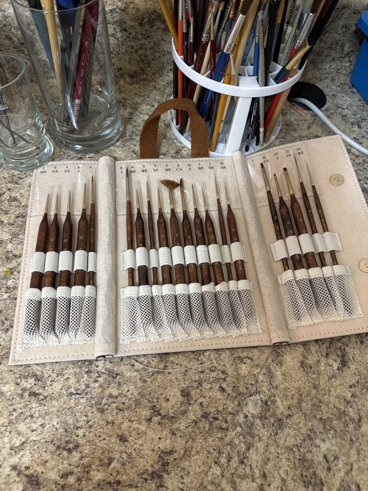 Artify Miniature Paint Brushes Set, 12pcs Fine Detail Brushes with Repeated Sizes, Precision Brushes for Miniature Painting, Models, Figurines & Crafts customer photo 1