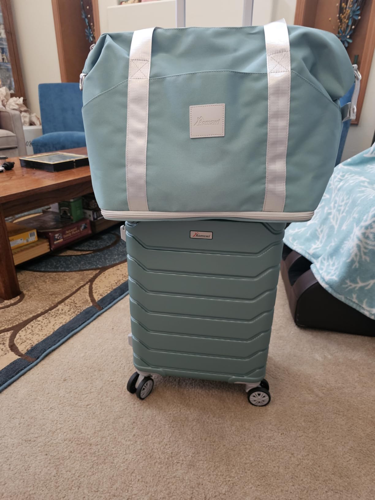 26 Medium Checked Luggage, Expandable Checked-Medium Hardshell Suitcase with Double Spinner Wheels for 20% More Space, Hardside Luggage, Scratch-Resistant & YKK Zipper White customer photo 1