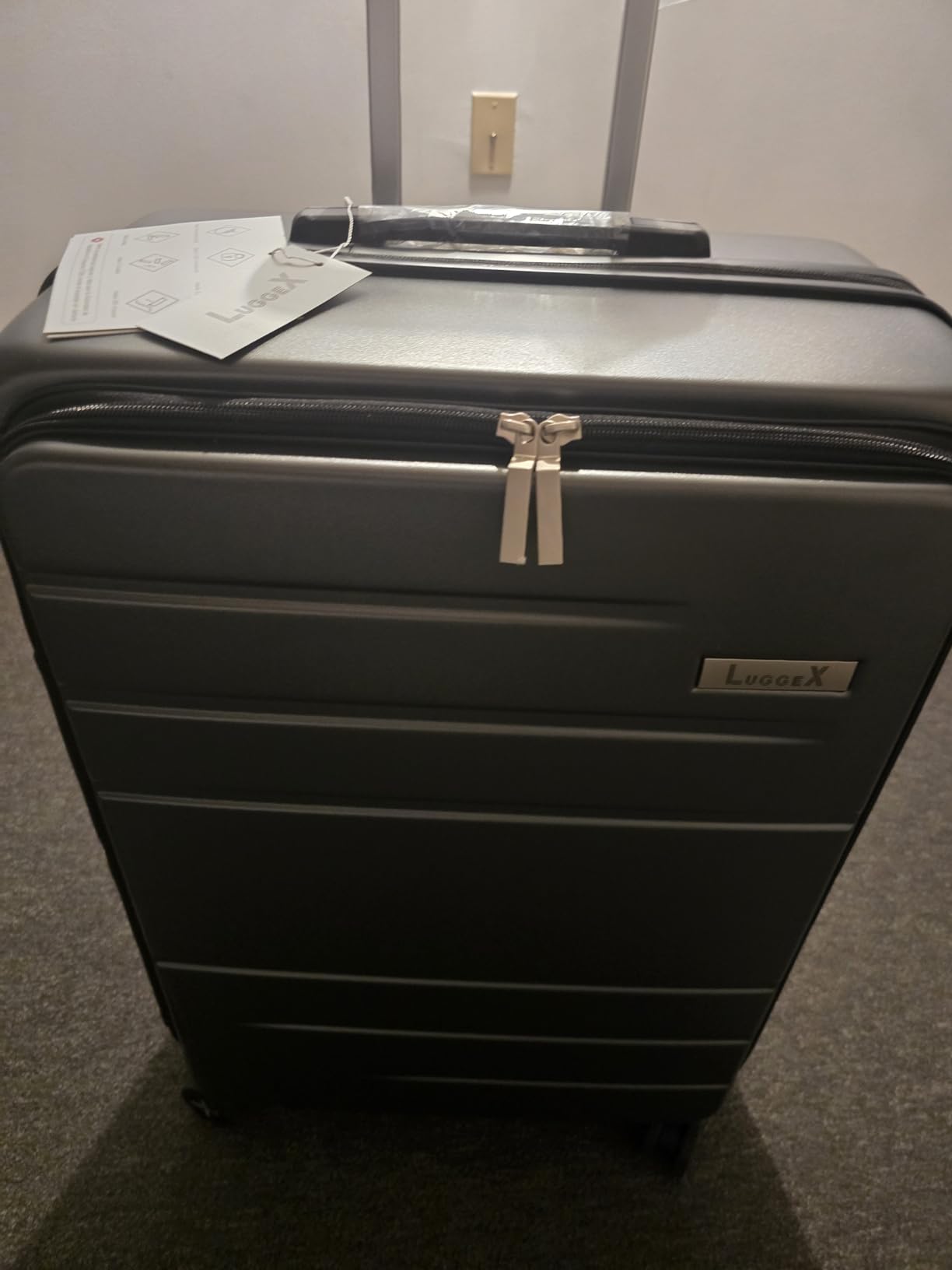 LUGGEX Luggage Sets 2 Piece, FLO5 Expandable Polycarbonate Hard Shell Suitcase Sets with Front Pocket (FX-Core, Black, 20/28 Inch) customer photo 1