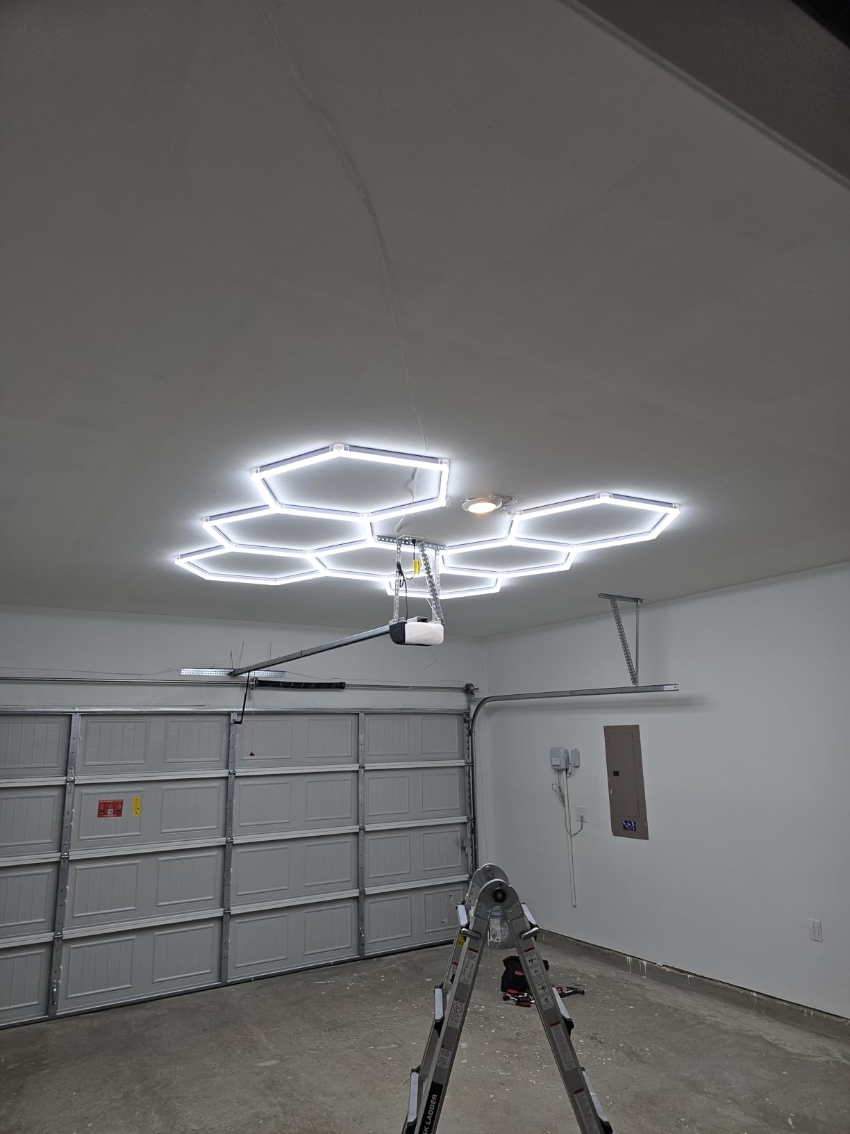 Glitgate Hexagon LED Garage Light, 168W 18480LM 5-Grid Honeycomb Hex Lighting System, 6500K Ultra Bright Ceiling Light for Garage, Car Detailing Shop, Workshop, Basement, Gym customer photo 2
