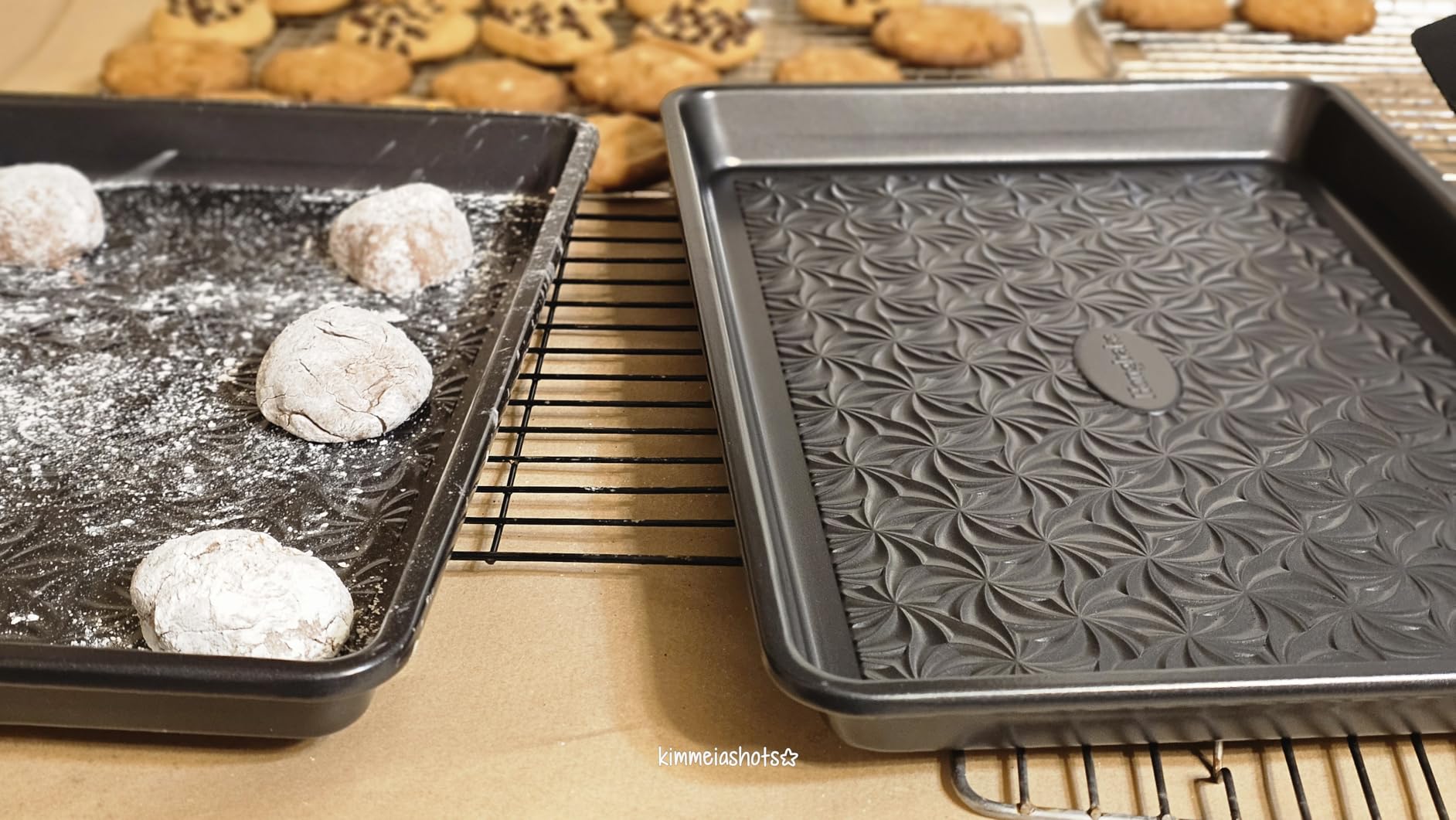 HONGBAKE Nonstick Baking Sheet Pan Set of 3, Cookie Sheets for Oven, Non-Toxic Half/Quarter/Jelly Roll Pans with Floral Swirl Texture, Heavy Duty 0.8mm Thick Oven Trays for Cooking, Dark Gray customer photo 2