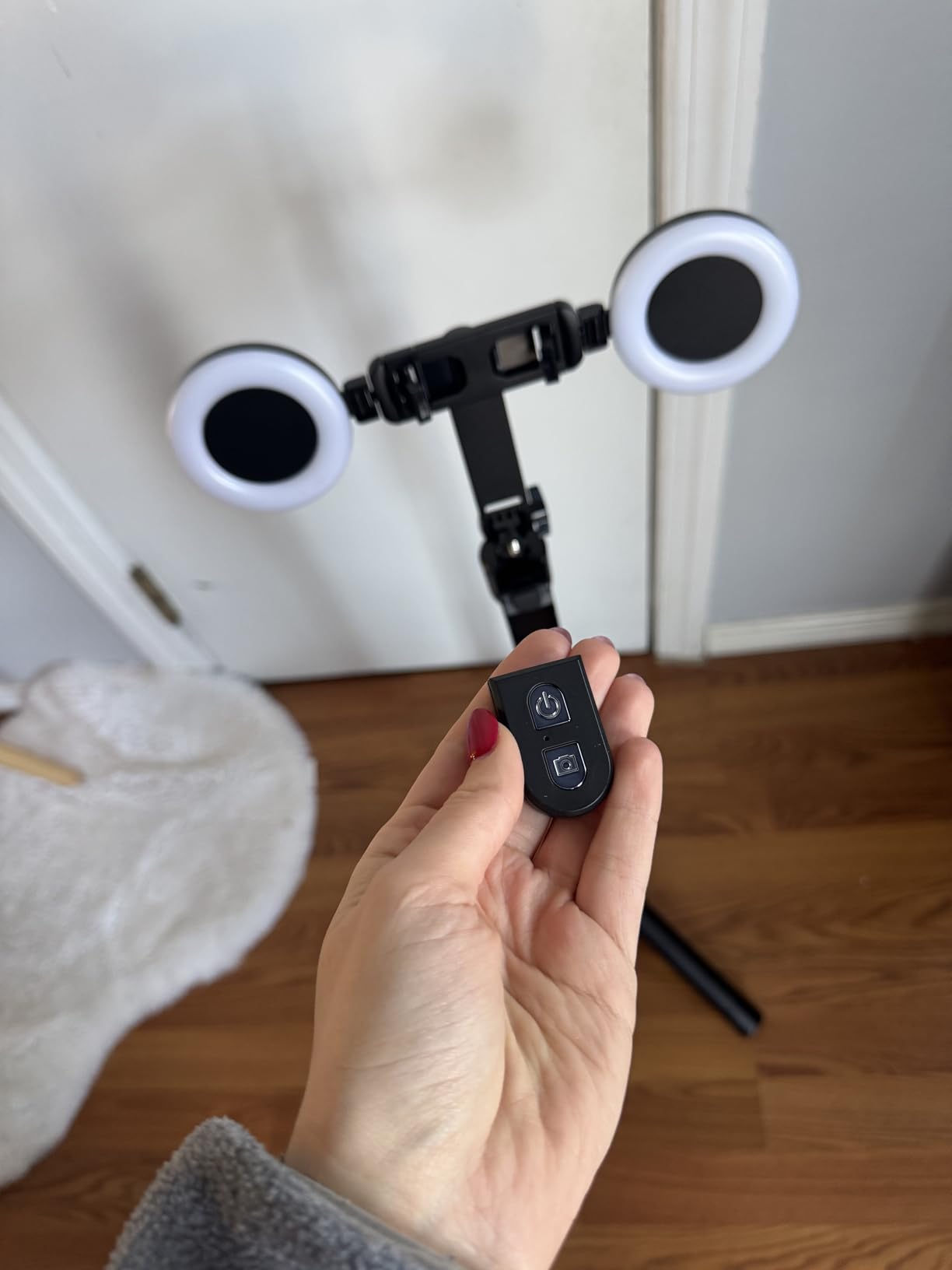 Content Creator Vlogging Kit for iPhone/Android,70-inch Auto Face Tracking Tripod for iPhone with Light and Wireless Microphones,TikTok/YouTube Starter Kit customer photo 1