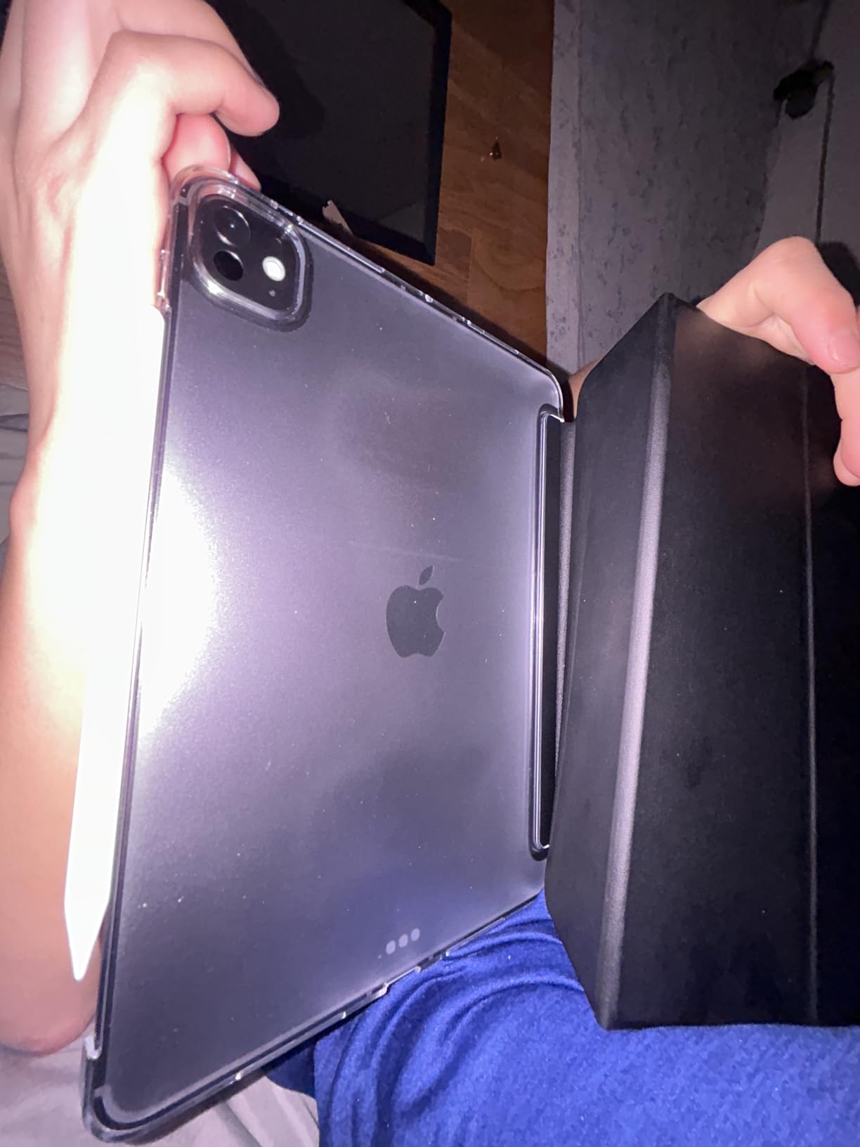 Apple iPad Pro 11-inch (M5): Ultra Retina XDR Display, 256GB, 12MP Front/Back Camera, LiDAR Scanner, Wi-Fi 7 with Apple N1 + 5G Cellular with C1X chip, Face ID, All-Day Battery Life - Space Black customer photo 1