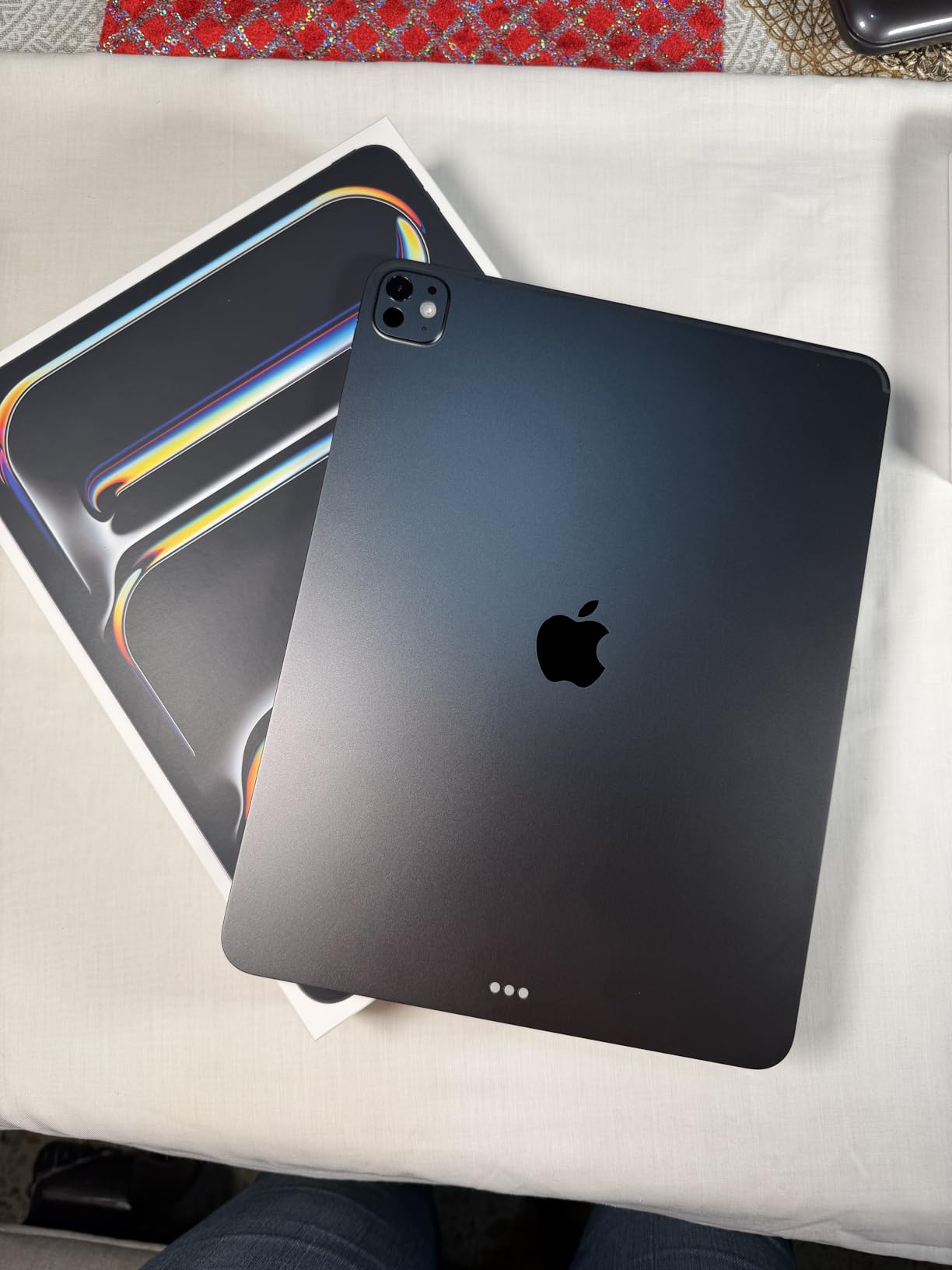 iPad Pro 13-inch (M5): Ultra Retina XDR Display, 256GB, Landscape 12MP Front Camera/12MP Back Camera, LiDAR Scanner, Wi-Fi 7 with Apple N1, Face ID, All-Day Battery Life - Silver customer photo 1