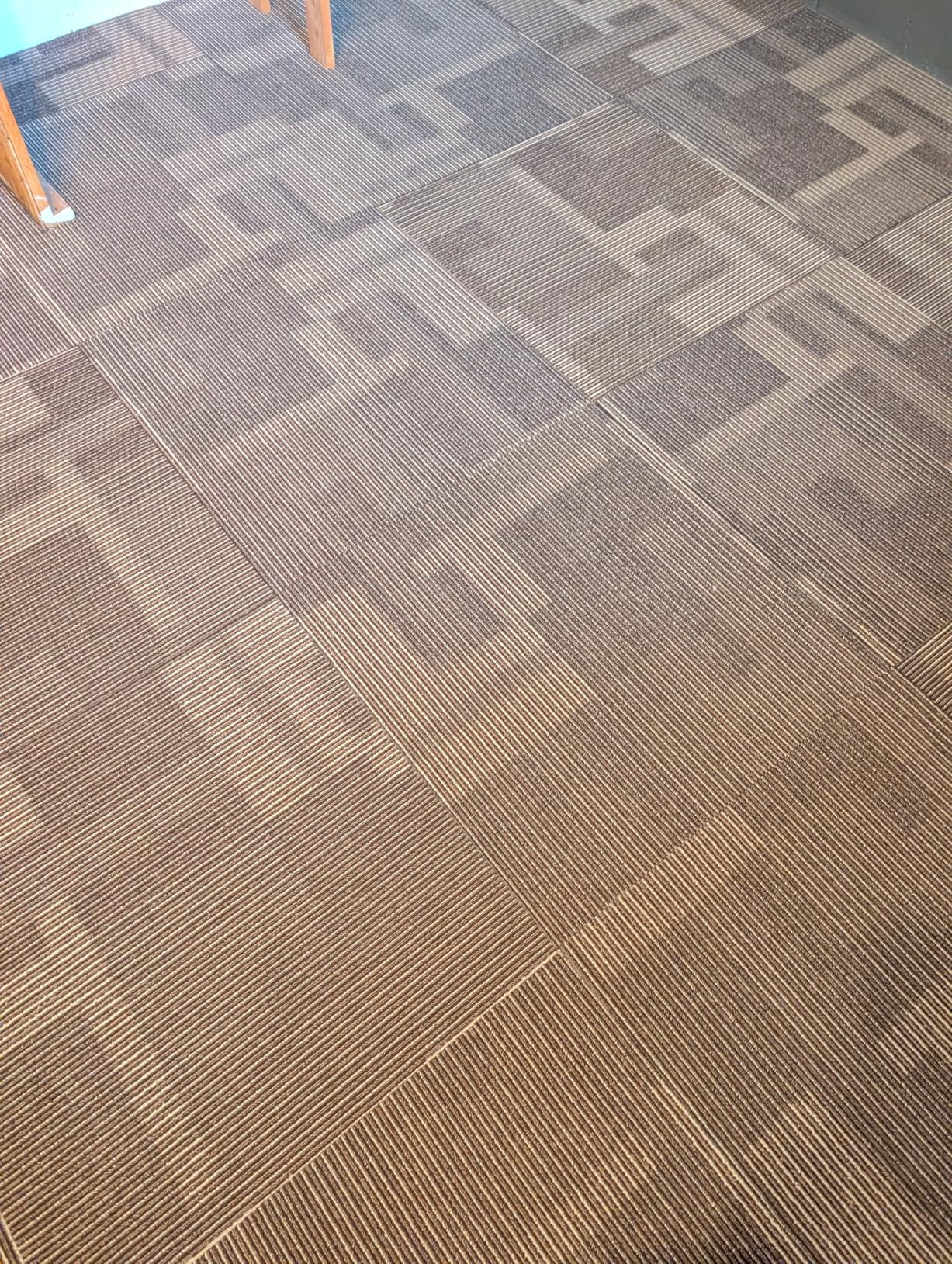 VEVOR Carpet Tiles Reusable 24x24 inch, 24 PCS Modular Carpet Square Rug, Commercial Floor Soft Padded for Seamless Cover 96sq.ft, Easy DIY Replacement for Living Room Bedroom Office Indoor,Gray customer photo 2