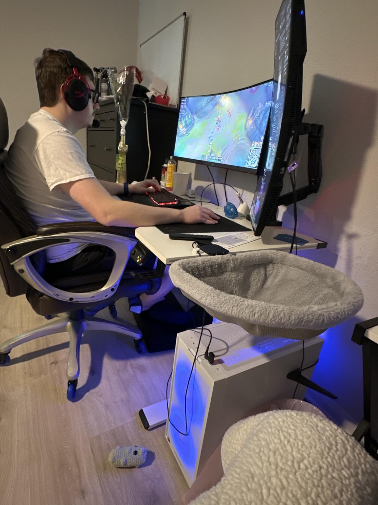 FLEXISPOT E6G CyberX 63 Inch RGB LED Electric Gaming Standing Desk, Dual Motor 3-Stage Adjustable Desk up to 352 lbs, Large Ergonomic Computer Workstation for Gamers, Streamers & Home Studios (White) customer photo 1